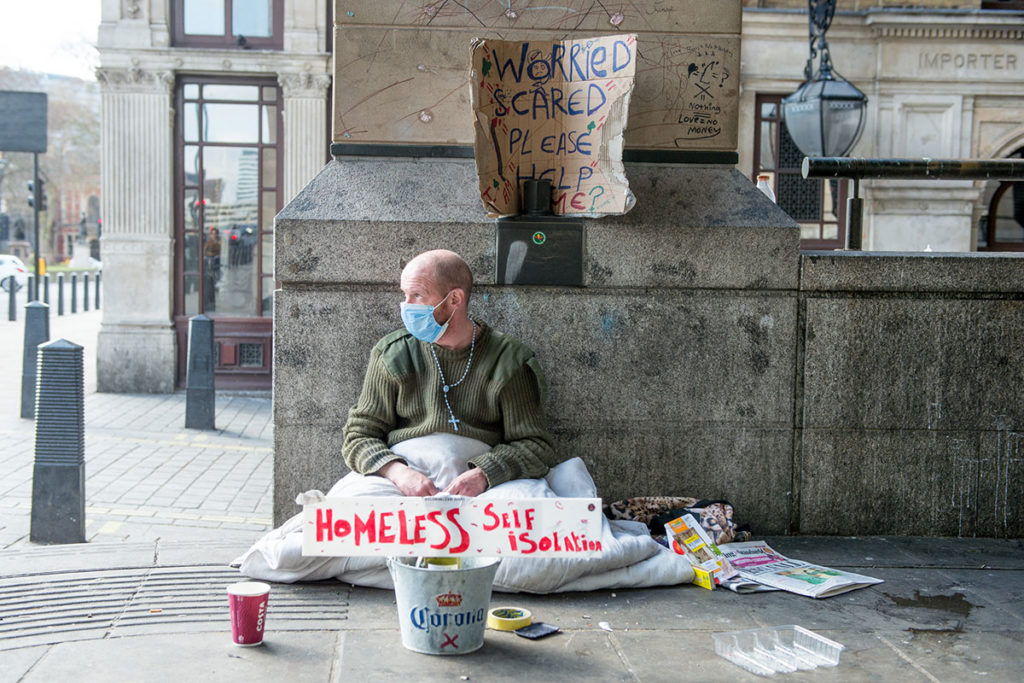 Obdachlosigkeit und Widerstandsfähigkeit gegenüber COVID. Studie aus Toronto zeigt, dass Obdachlose die Pandemie gut überstanden haben.